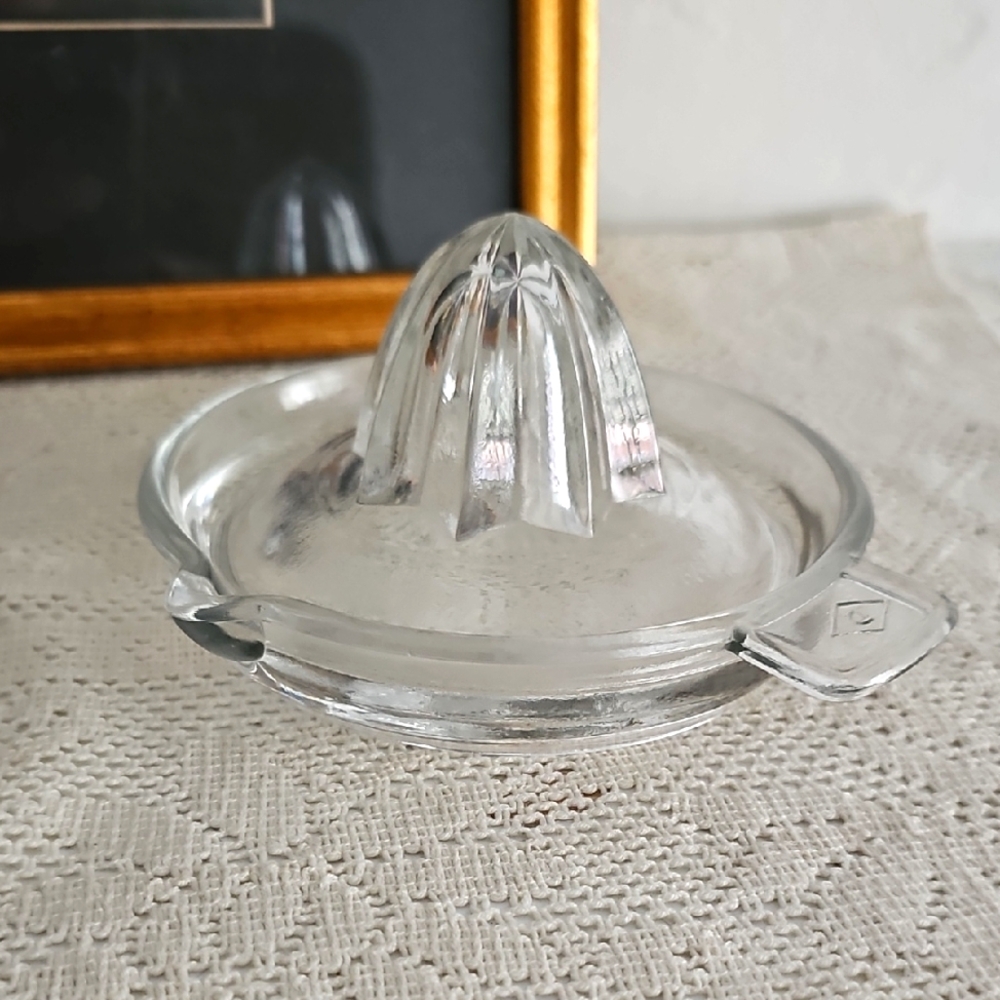 Duralex Citrus Juicer